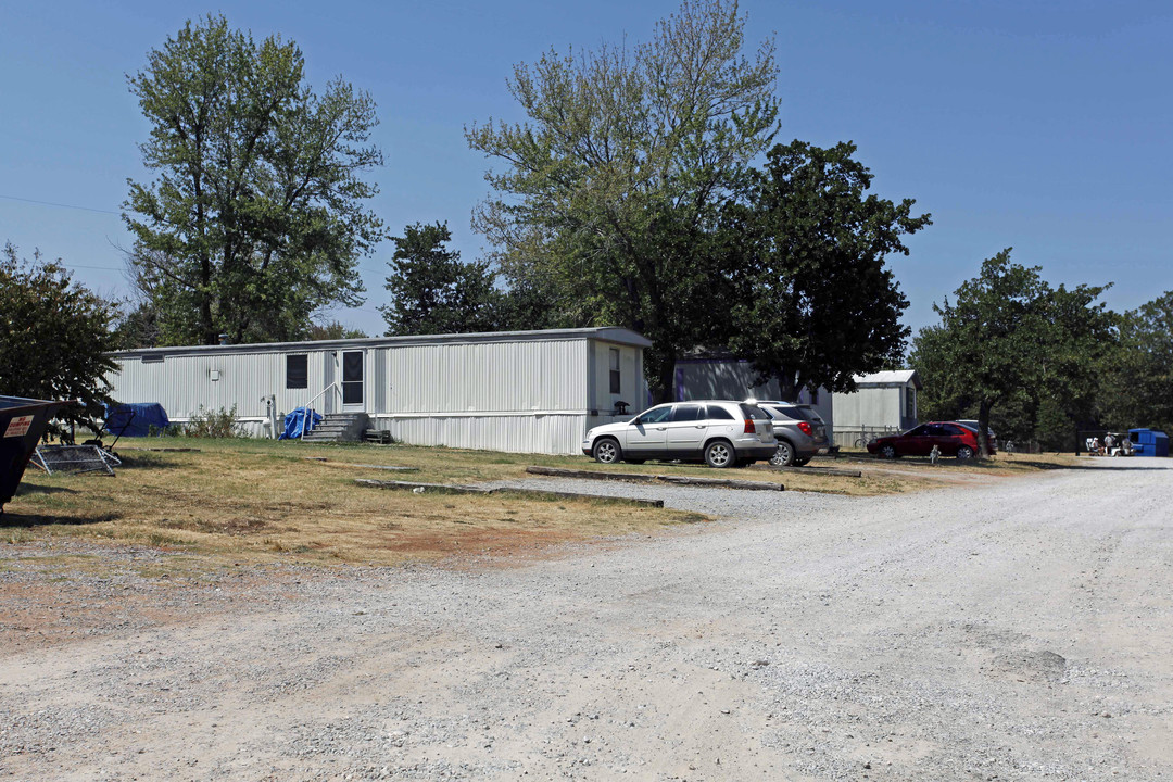 Circle C Mobile Home Community in Harrah, OK - Building Photo