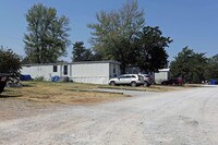 Building Photo - Circle C Mobile Home Community Apartments in Harrah, Oklahoma