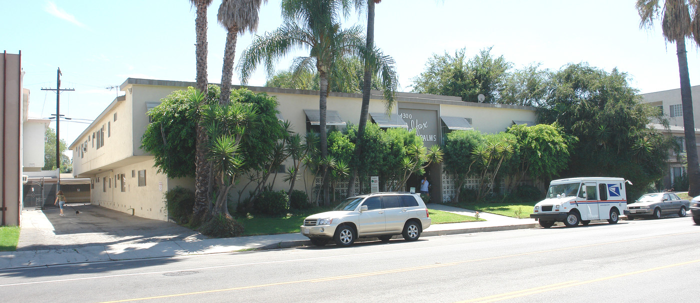 Colfax Palms in Studio City, CA - Building Photo