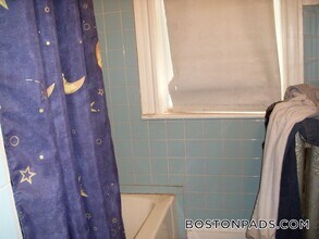 208 Kelton St, Unit 1 in Boston, MA - Building Photo - Building Photo