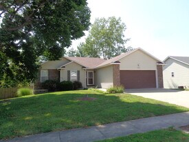 3801 Blue Cedar Ln in Columbia, MO - Building Photo