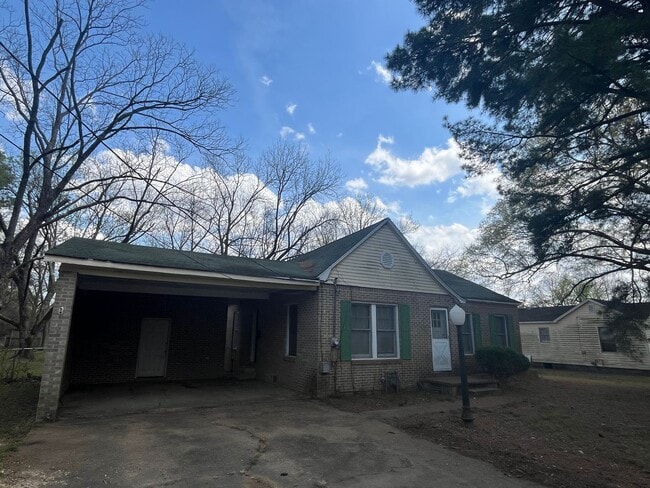 property at 406 Ave 2 NE