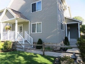 145 Caledonia St, Unit 2E in Lockport, NY - Building Photo - Building Photo