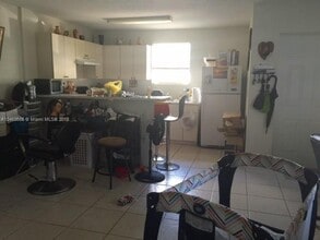 170 NE 169th St, Unit 2 in North Miami Beach, FL - Building Photo - Building Photo
