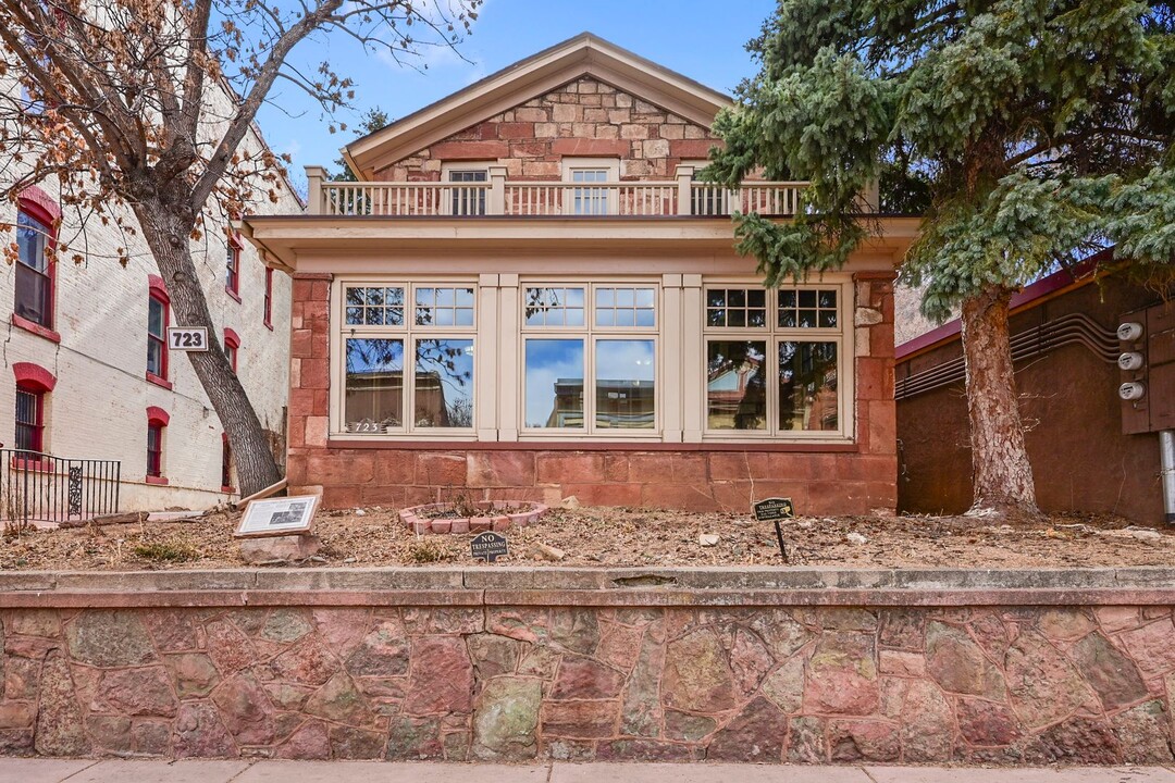 723 Manitou Ave in Manitou Springs, CO - Foto de edificio