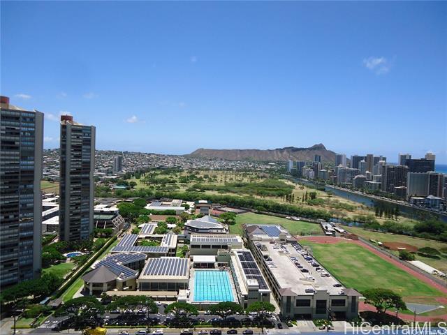 555 University Ave in Honolulu, HI - Building Photo