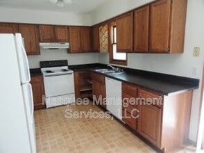 140A Woodview Dr in Cottage Grove, WI - Building Photo - Building Photo