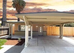 148 N West St in Tulare, CA - Building Photo