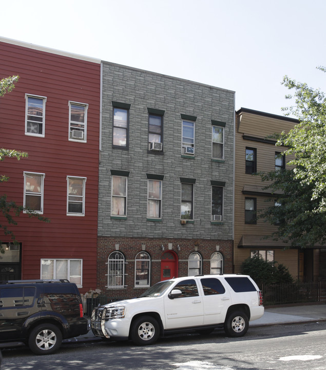 680 Metropolitan Ave in Brooklyn, NY - Building Photo