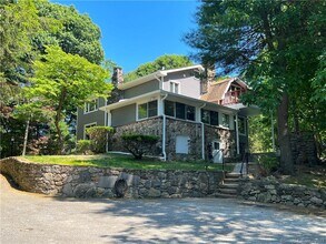 23 Apple Tree Ln in Stamford, CT - Building Photo - Building Photo