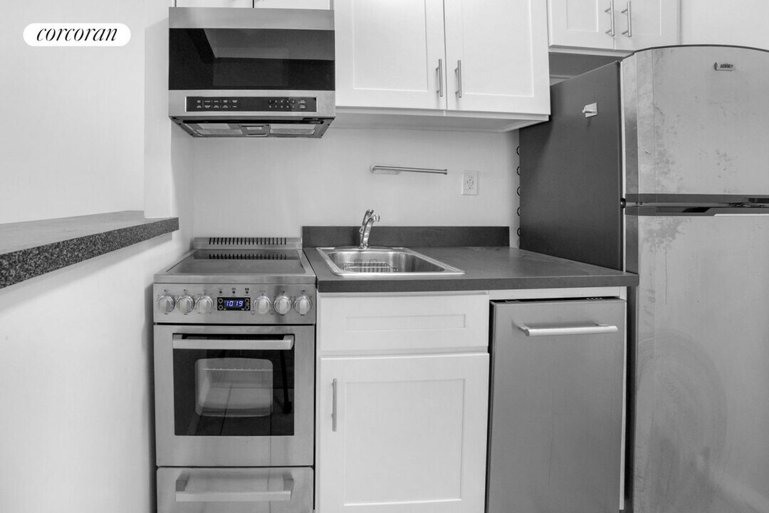 312 E 85th St in New York, NY - Building Photo