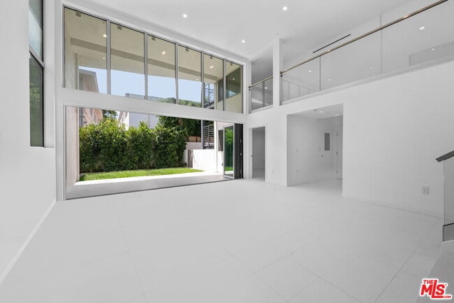 property at 621 Kings Rd