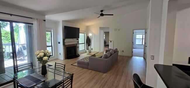 448 Deerwood St, Unit 8F