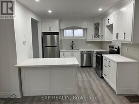 5051 Huron St in Niagara Falls, ON - Building Photo