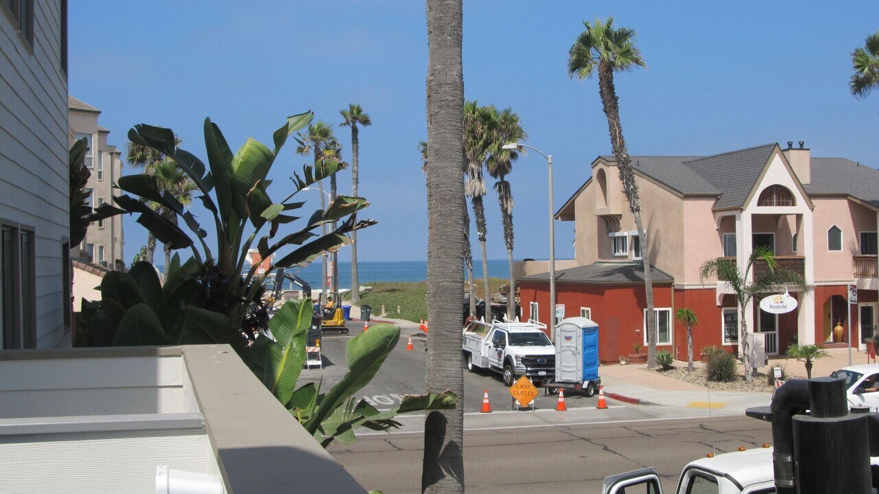 739 Seacoast Dr in Imperial Beach, CA - Building Photo