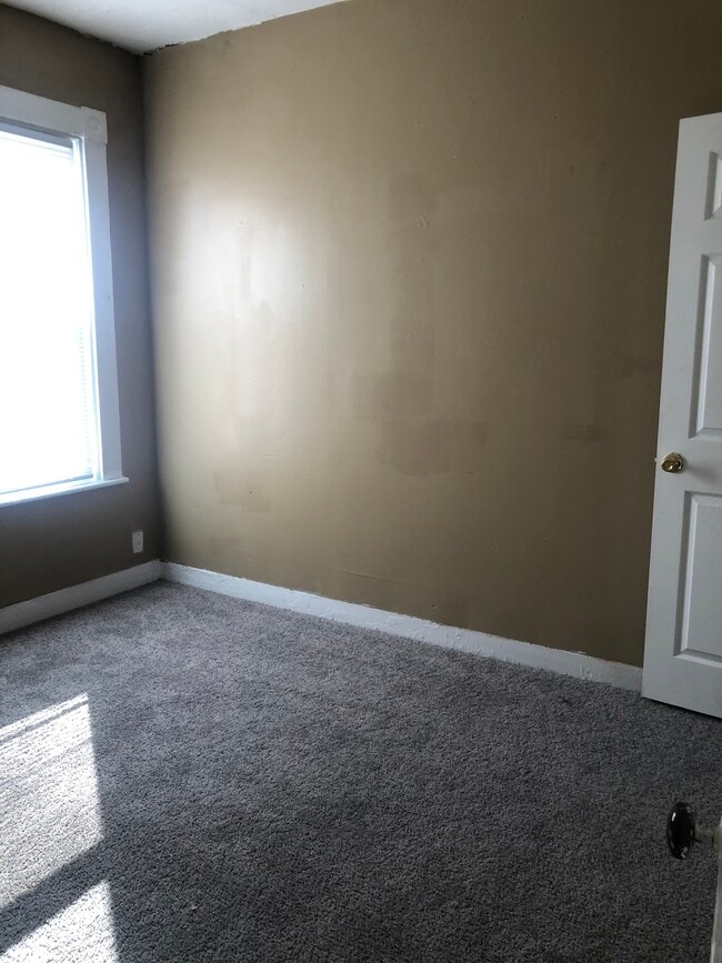 1641 Acushnet Ave, Unit 1641 Acushnet Ave Apt#3 in New Bedford, MA - Building Photo - Building Photo