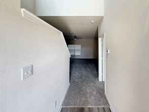 913 Serena Dr, Unit 11J in Ferris, TX - Foto de edificio - Building Photo