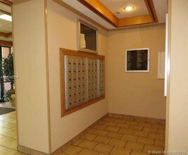 20850 San Simeon Way-Unit -203-5 in Miami, FL - Building Photo - Building Photo