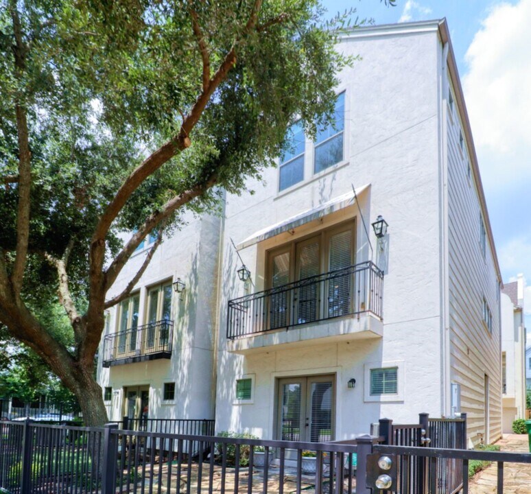 904 Patterson St in Houston, TX - Building Photo