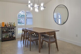 15213 SW 141st St in Miami, FL - Foto de edificio - Building Photo