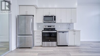 3121-3121 Sheppard Ave E in Toronto, ON - Building Photo - Building Photo