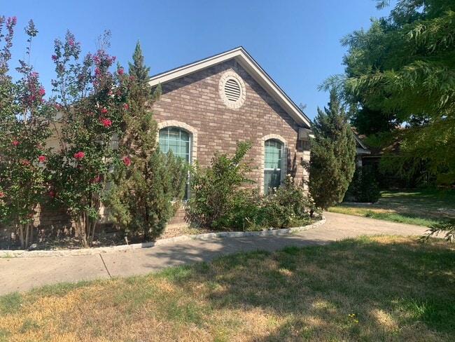 1605 S Roy Reynolds Dr