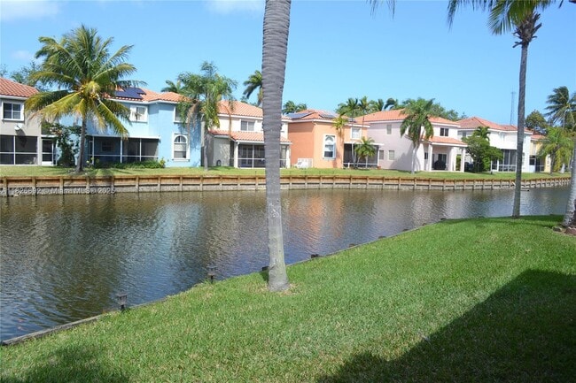 1537 E Lake Ct in Hollywood, FL - Building Photo - Building Photo