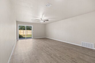 1600 W Madison St in Broken Arrow, OK - Foto de edificio - Building Photo