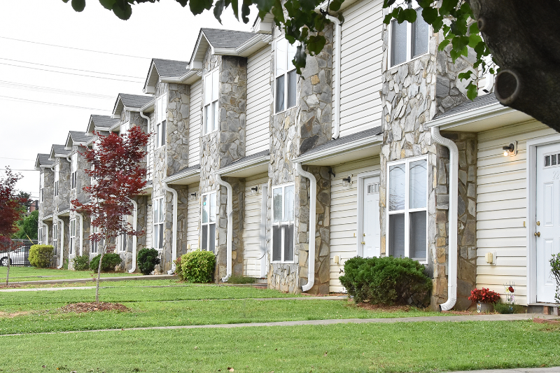 610 S Main St in Mooresville, NC - Building Photo