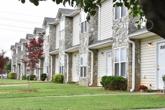 630 S Main St in Mooresville, NC - Building Photo - Building Photo