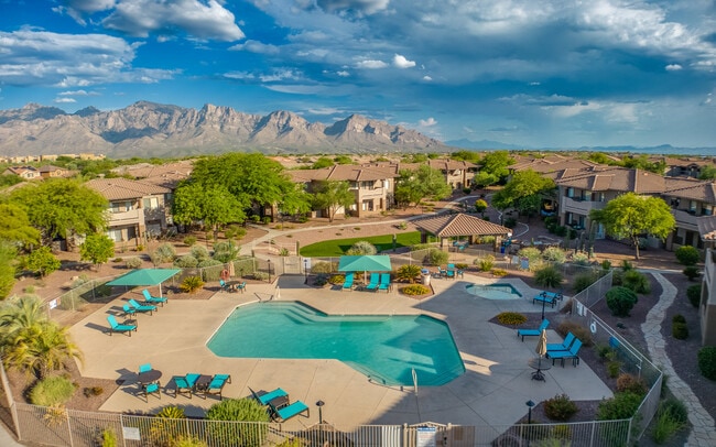 655 W Vistoso Highlands Dr, Unit Unit 211 in Oro Valley, AZ - Foto de edificio - Building Photo