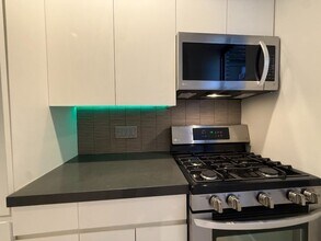 195 Stanton St, Unit 4H in New York, NY - Foto de edificio - Building Photo