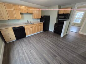 6 Dixon St, Unit 3 in Laconia, NH - Building Photo