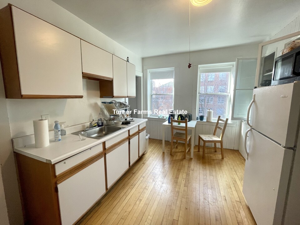 14 Centre St, Unit 7 in Cambridge, MA - Building Photo