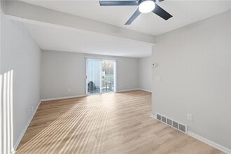 17 Willowick Dr in Fairport, NY - Building Photo - Building Photo