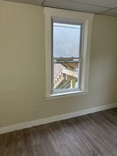 6 Holstrom Ct, Unit Apt 2 in Auburn, MA - Building Photo - Building Photo