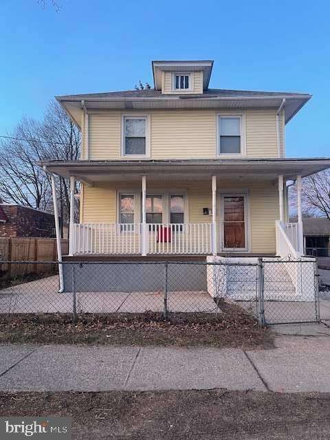 property at 912 E Chestnut Ave