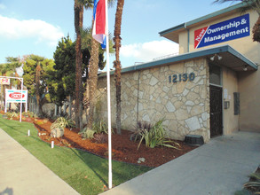 12130 Old River School Rd in Downey, CA - Building Photo - Building Photo