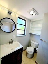 511 SW 15th St-Unit -B in Fort Lauderdale, FL - Building Photo - Building Photo