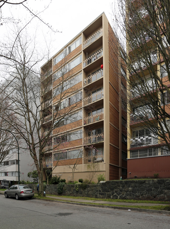 Sunset Court in Vancouver, BC - Building Photo - Building Photo