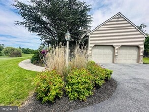 15 Shetland Dr in Hummelstown, PA - Building Photo - Building Photo