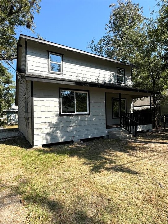 614 Avenue J in Conroe, TX - Building Photo