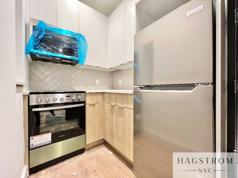 322 E 93rd St-Unit -2A in New York, NY - Building Photo