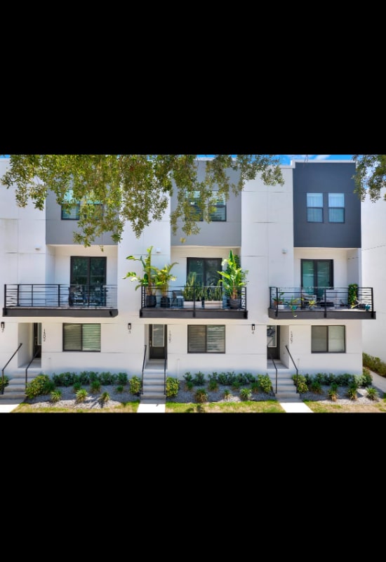 property at 1302 W Carmen St