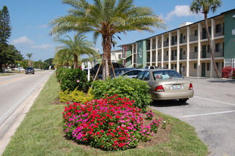 Flamingo Gardens in Bradenton, FL - Building Photo - Building Photo