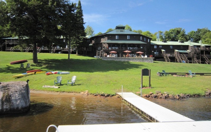 656 Hollywood Hills Rd in Old Forge, NY - Foto de edificio