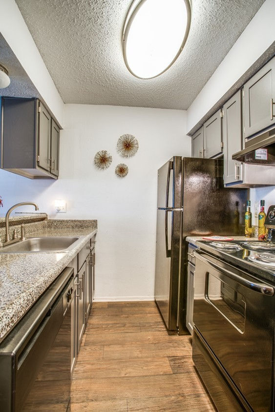 Tides at Whispering Hills Dallas, TX Apartments