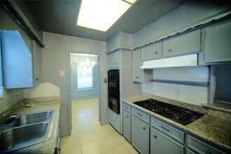 12327 Bexley Dr in Houston, TX - Foto de edificio - Building Photo