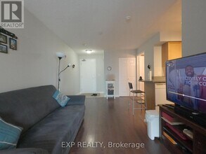 17 Barberry Pl in Toronto, ON - Building Photo - Building Photo