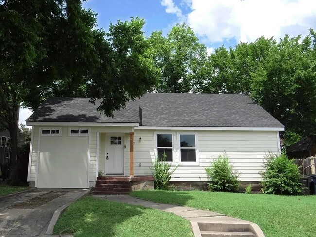 property at 905 E Morningside Dr